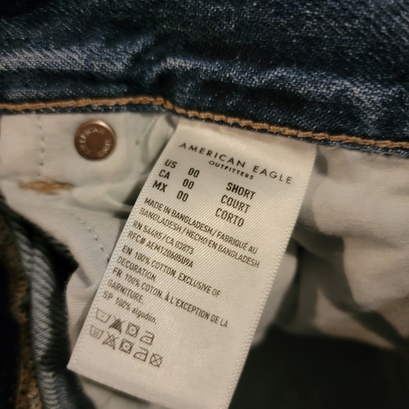 American Eagle Relaxed Mom Jean Distressed Knees. Like New! Size 00 Short - Picture 5 of 6